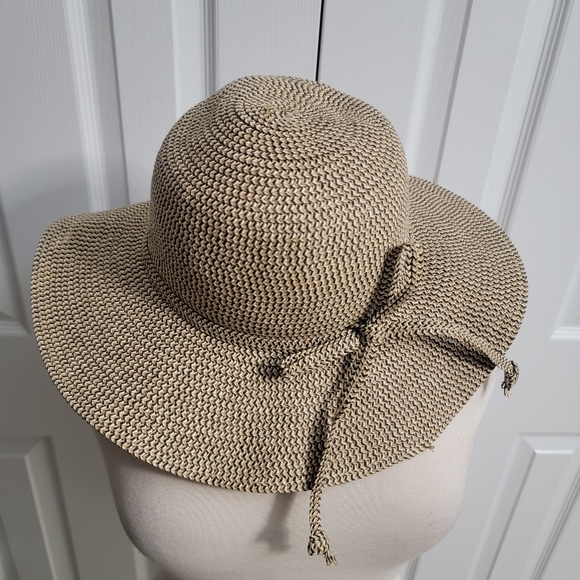 David & Young Floppy Woven Hat, Black & Natural - Picture 3 of 6